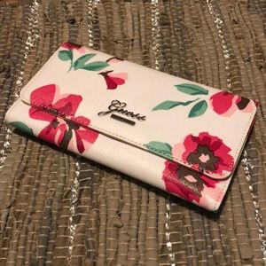 Guess wallet NWOT